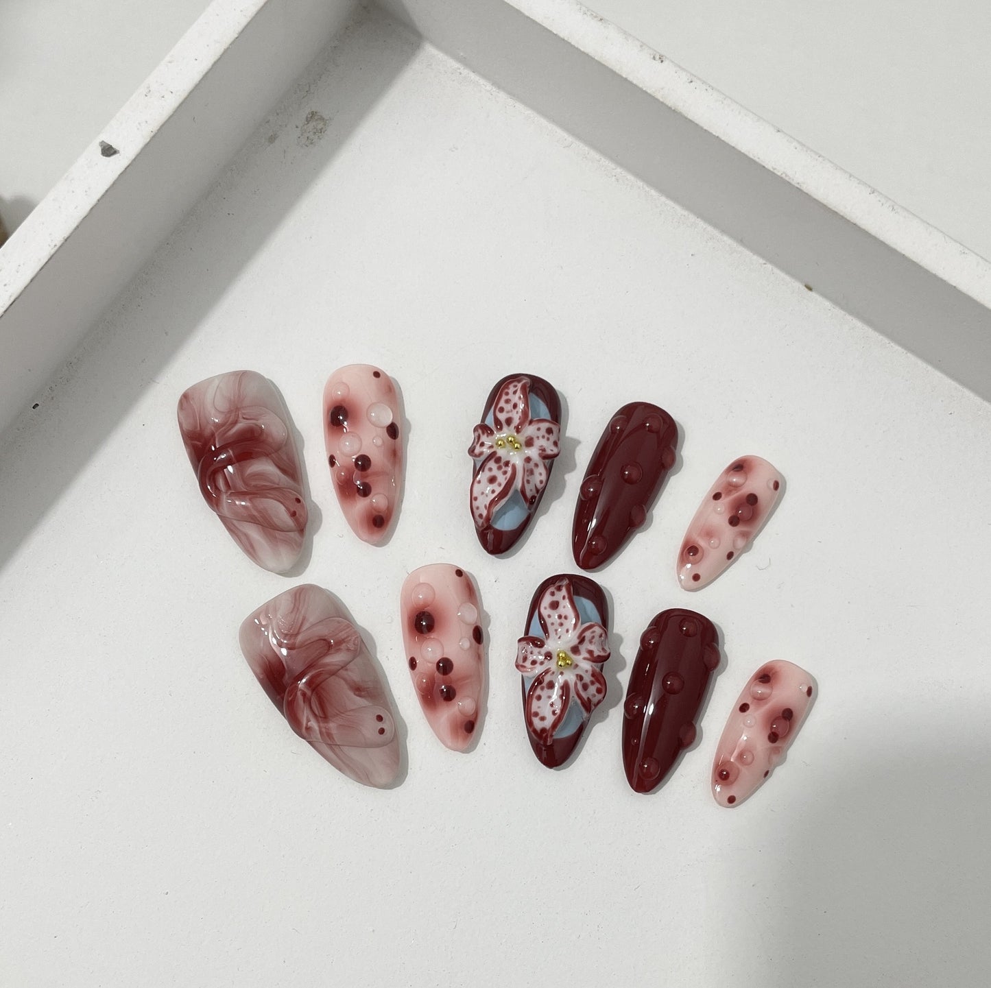 Blooming Hand-painted Three-dimensional Carved White High-grade Mid-length Manicure 47dbf2c8 bd0e 4fa5 ae9e 703265bb83da