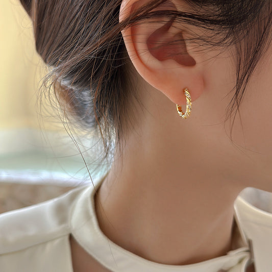 Diamond-embedded Mobius Ear Clip Women's Simple Twisted 4849bd44 9aca 4527 a005 6599827b2219