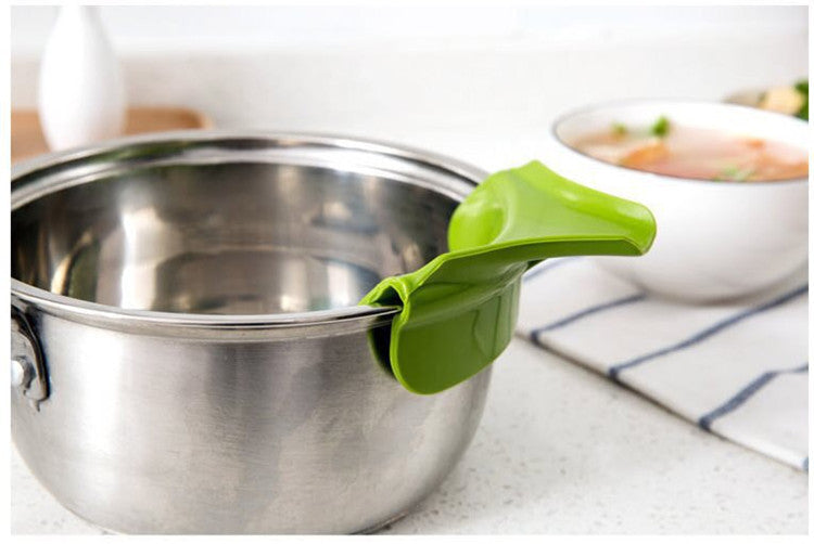 Spill And Leak Proof Pot With Circular Edge Deflector 48c8315f 6fb3 4dcb 9968 c2bb03ec13e1