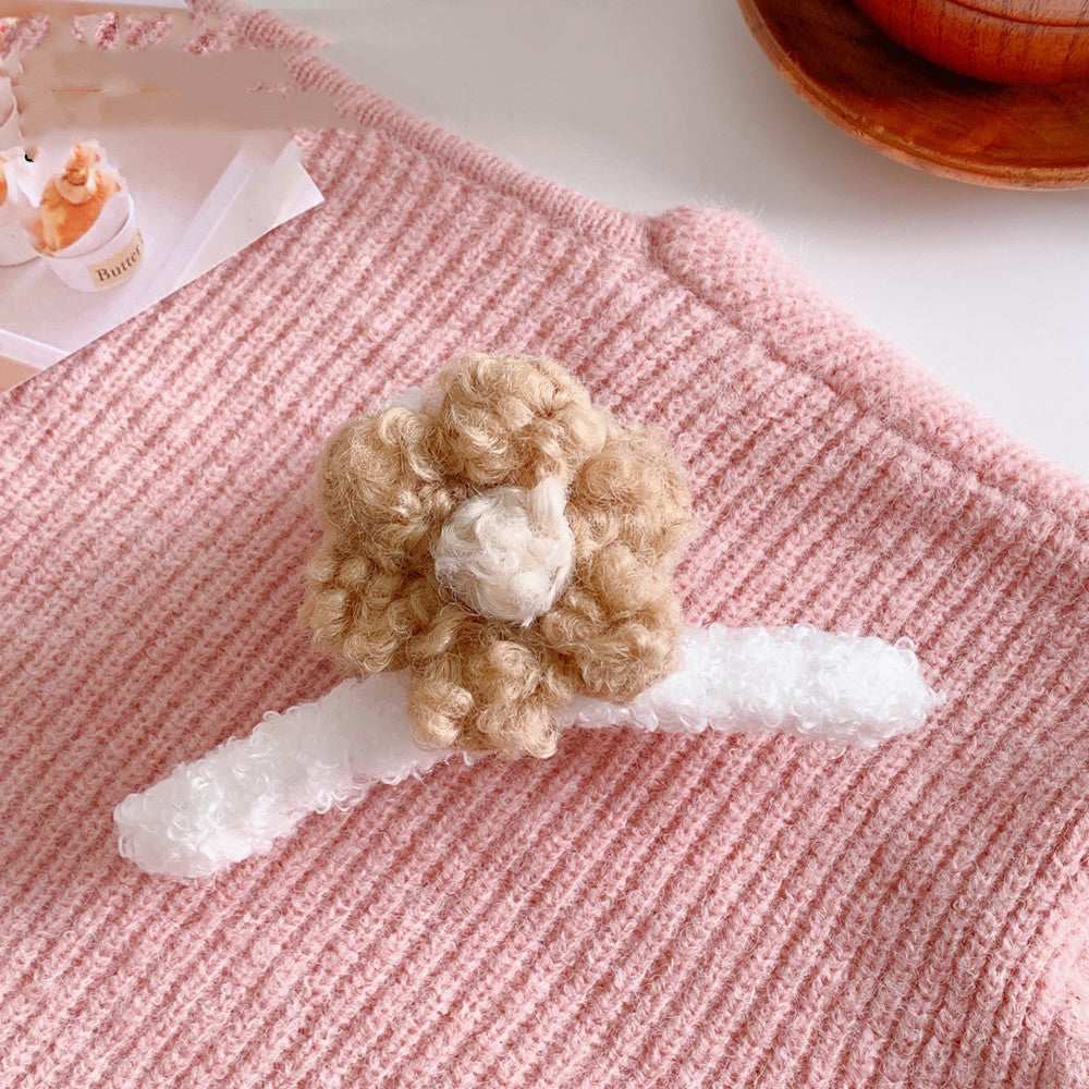 Flower Plush Hairpin Back Head Grabbing Clip 4c1395c3 69ff 469c 917a 6f5fe53f8aa4
