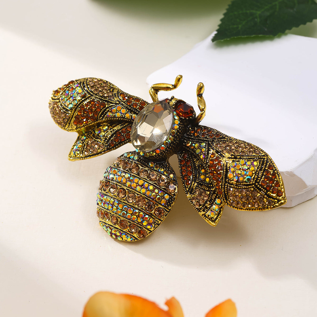 Antique Style Fully-jeweled Crystal Bee Brooch Men And Women Dopamine Retro 4de6974d 0db0 4186 8837 7d2fc1c88adb