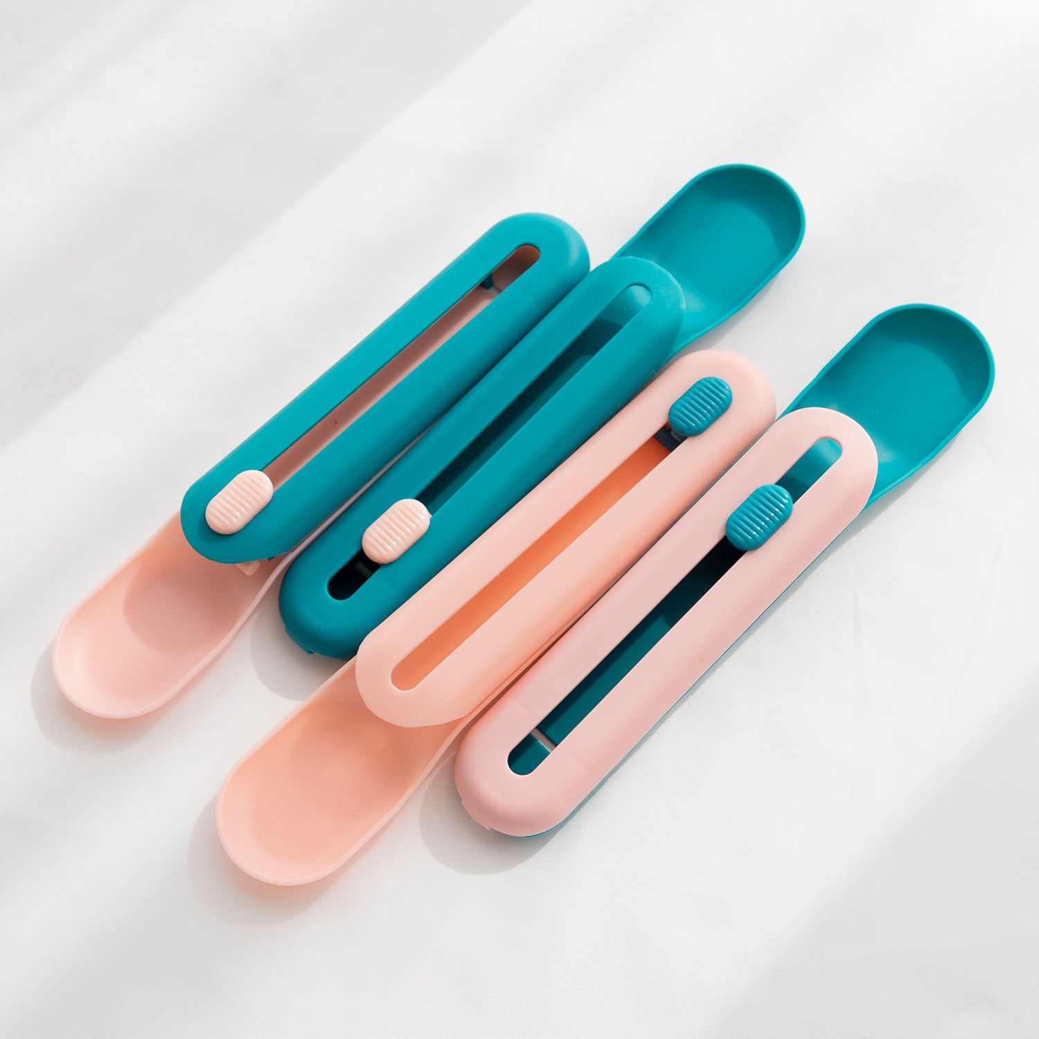 The Hot Cat Strip Spoon Feeder Squeezes Snack Pet Feeding Tools 4e573c6f 7f8a 4e66 99c0 baa06b19edf4