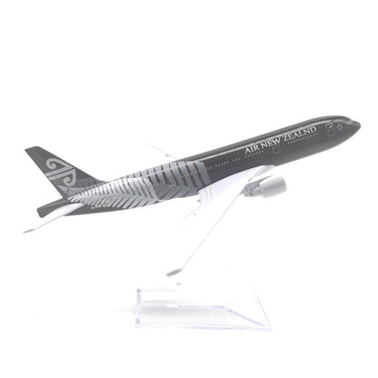 16CM Boeing 77 Airplane Model Toy Ornaments - HD Wireless Product #2