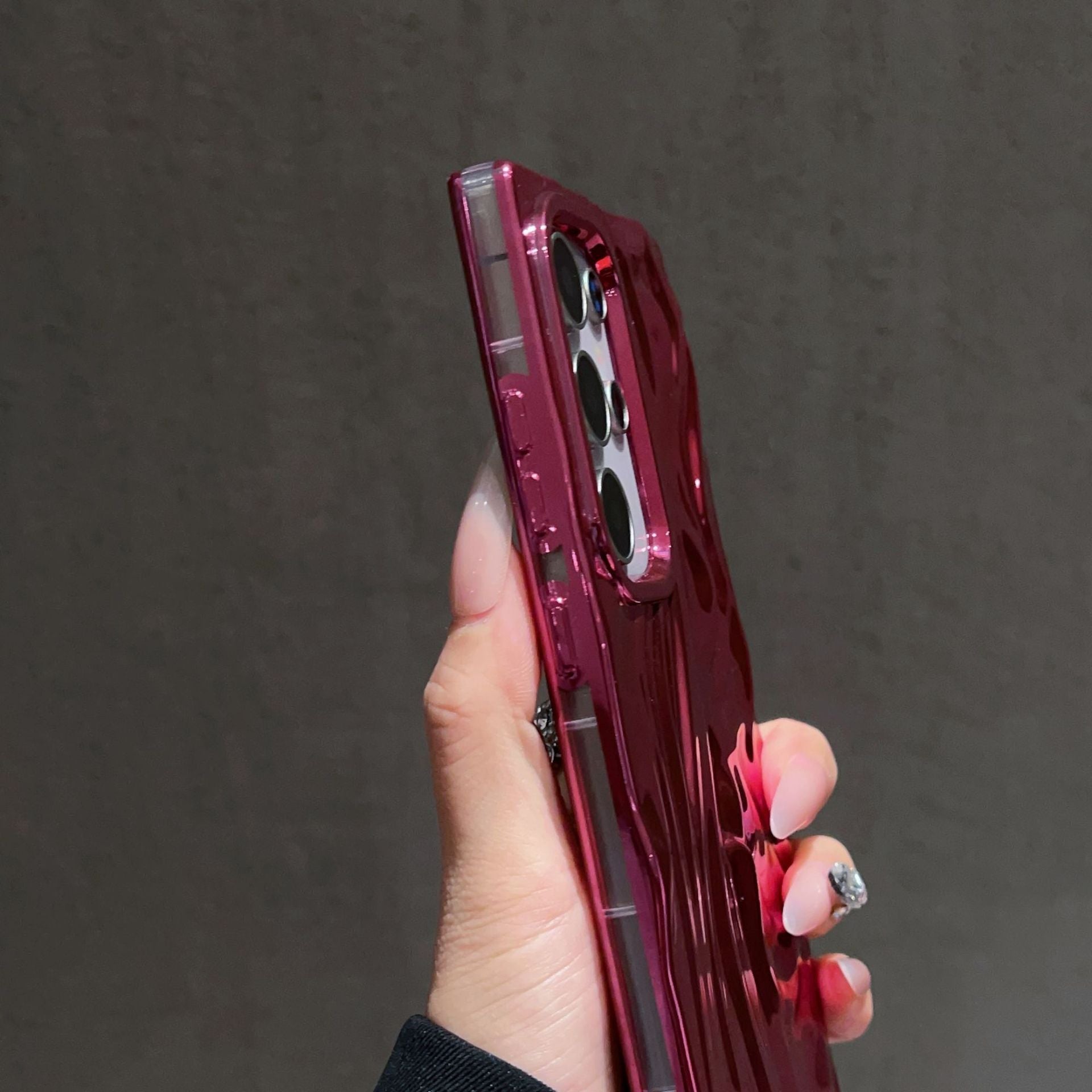 Three-dimensional Pleated Electroplating Phone Case - 图片 3