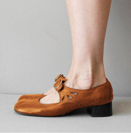 Buckle Shallow Cut Single Shoes 517f70a5 2701 4f5b 9d22 0401a744bcfc