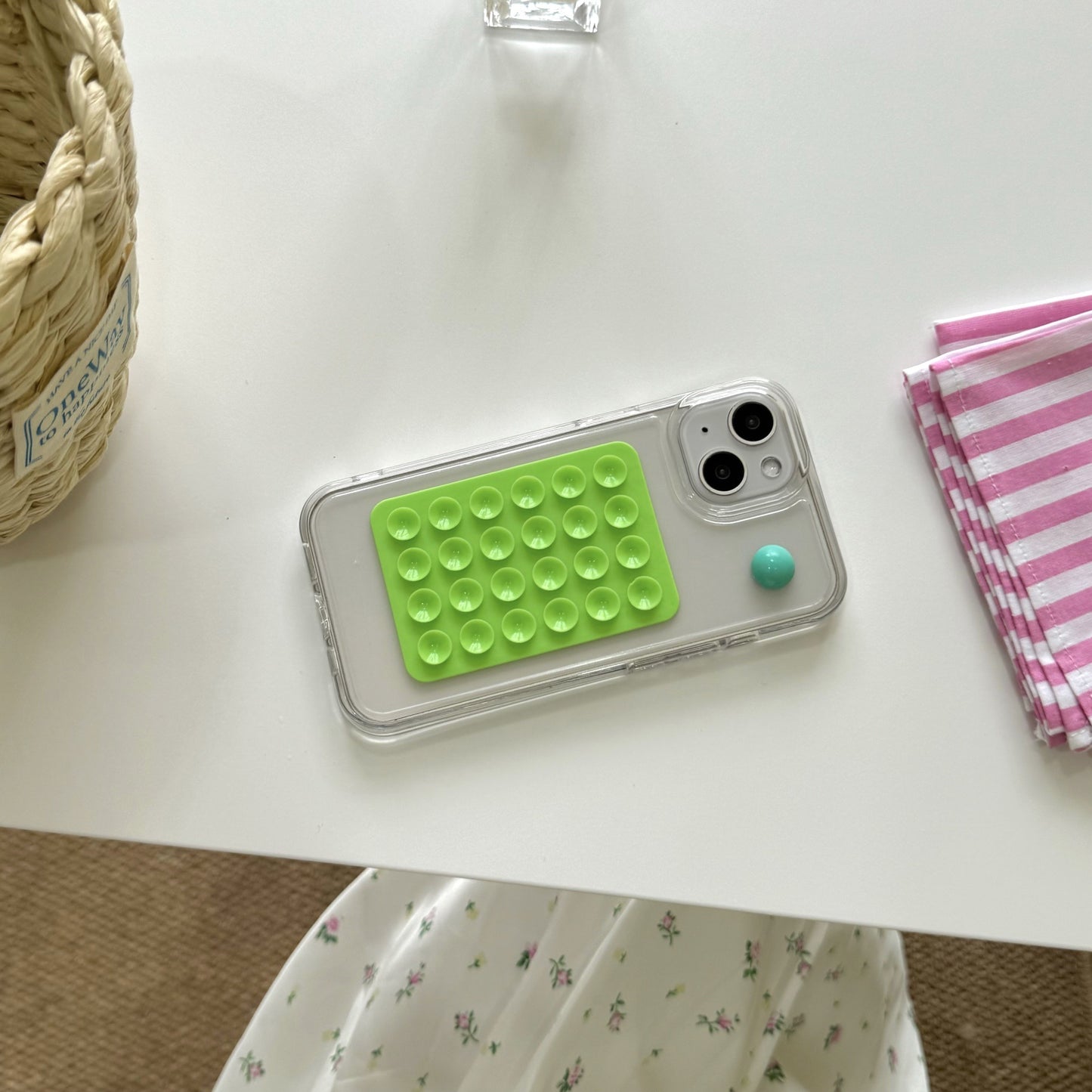 Minimalist Creative Stereo Sucker Phone Case 521612ee f1f4 458e b76b 3ff2a7b0847d