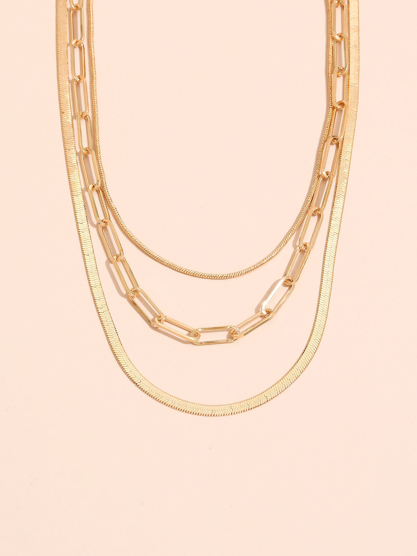 Simple And Fashionable Solid Color Metal Irregular Clavicle Chain 521b8448 9cf9 4b2a b1fa cfb4ec5d8e47
