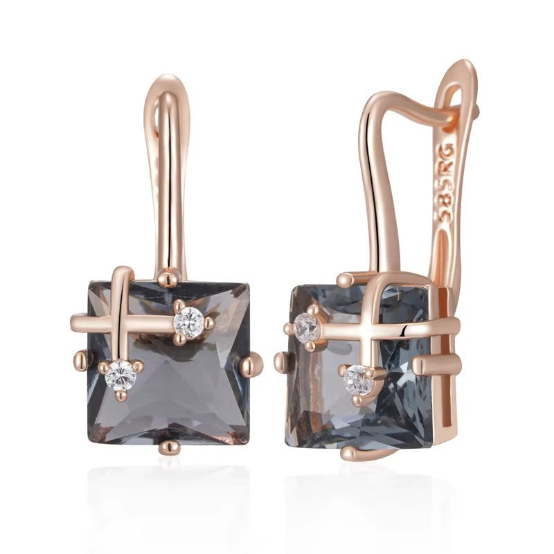 French Hollow Pattern Heart-shaped Earrings 56be0a8a 996a 415a 8aec 175c235ec625