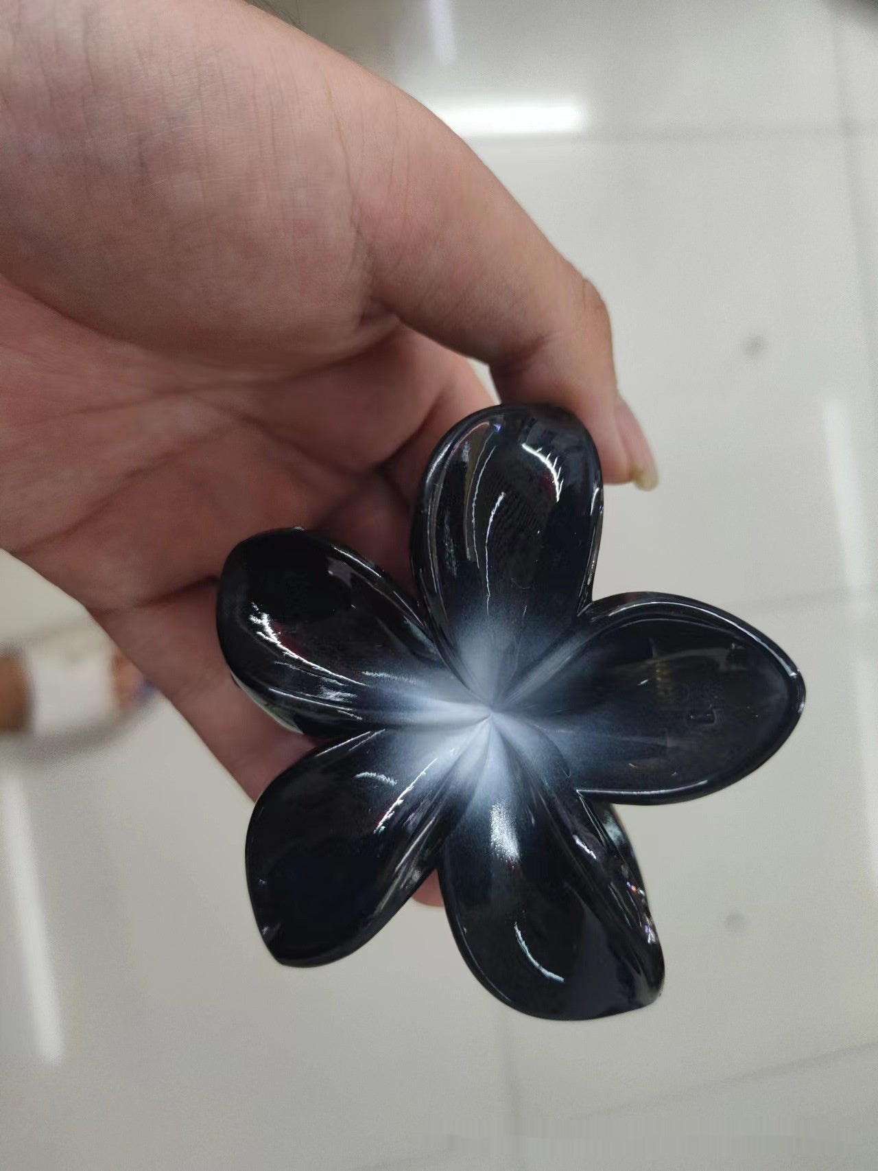 Egg Bauhinia Flower Back Spoon Grasping Hair Clip 59054db1 6426 486c 9ca4 6fe6b0d26226