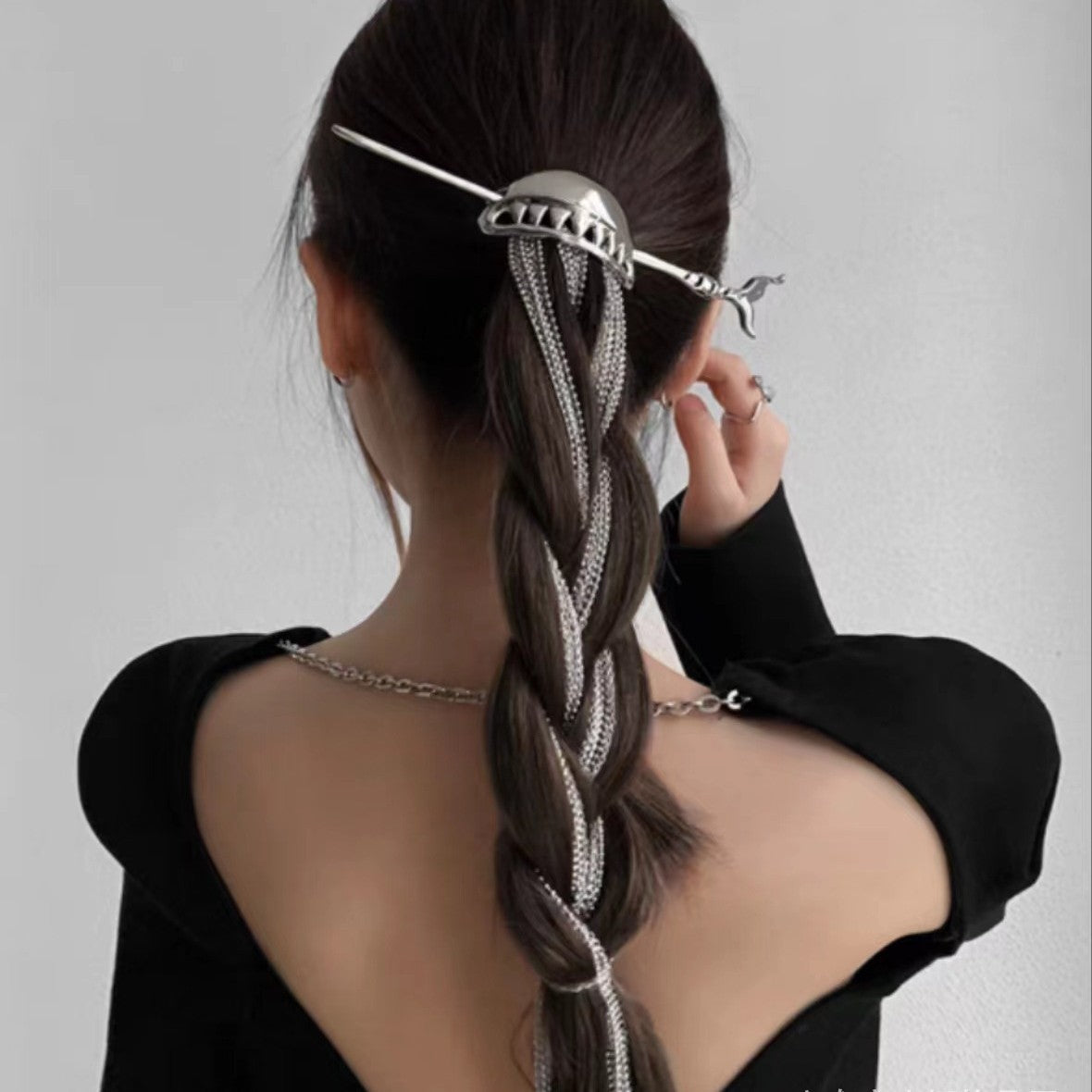 Exaggerated Personality And Unique Ponytail Hairpin 5a3cc9ab d4c4 4385 8238 420209779e5a
