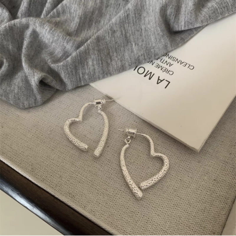 Women's Fashion Temperamental Personalized And All-match Love Heart Earrings 5d575182 038f 49ec 89a2 1ad3d5ec3fbf