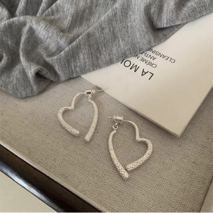Women's Fashion Temperamental Personalized And All-match Love Heart Earrings 5d575182 038f 49ec 89a2 1ad3d5ec3fbf