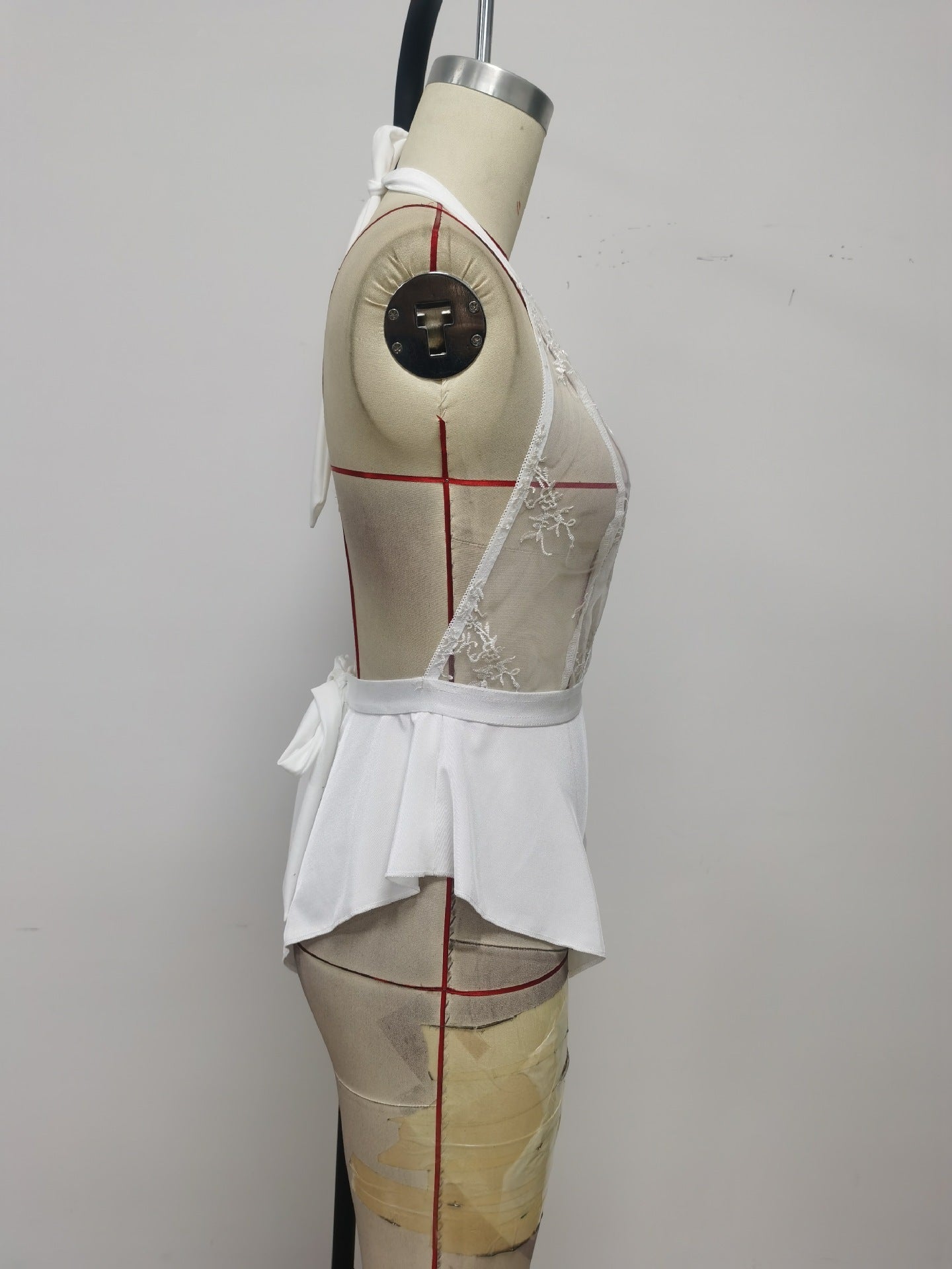 Embroidered One Piece Suit White Lace Leaky Back Mesh 5fe097ca a163 4c14 a438 c51937ecb89f