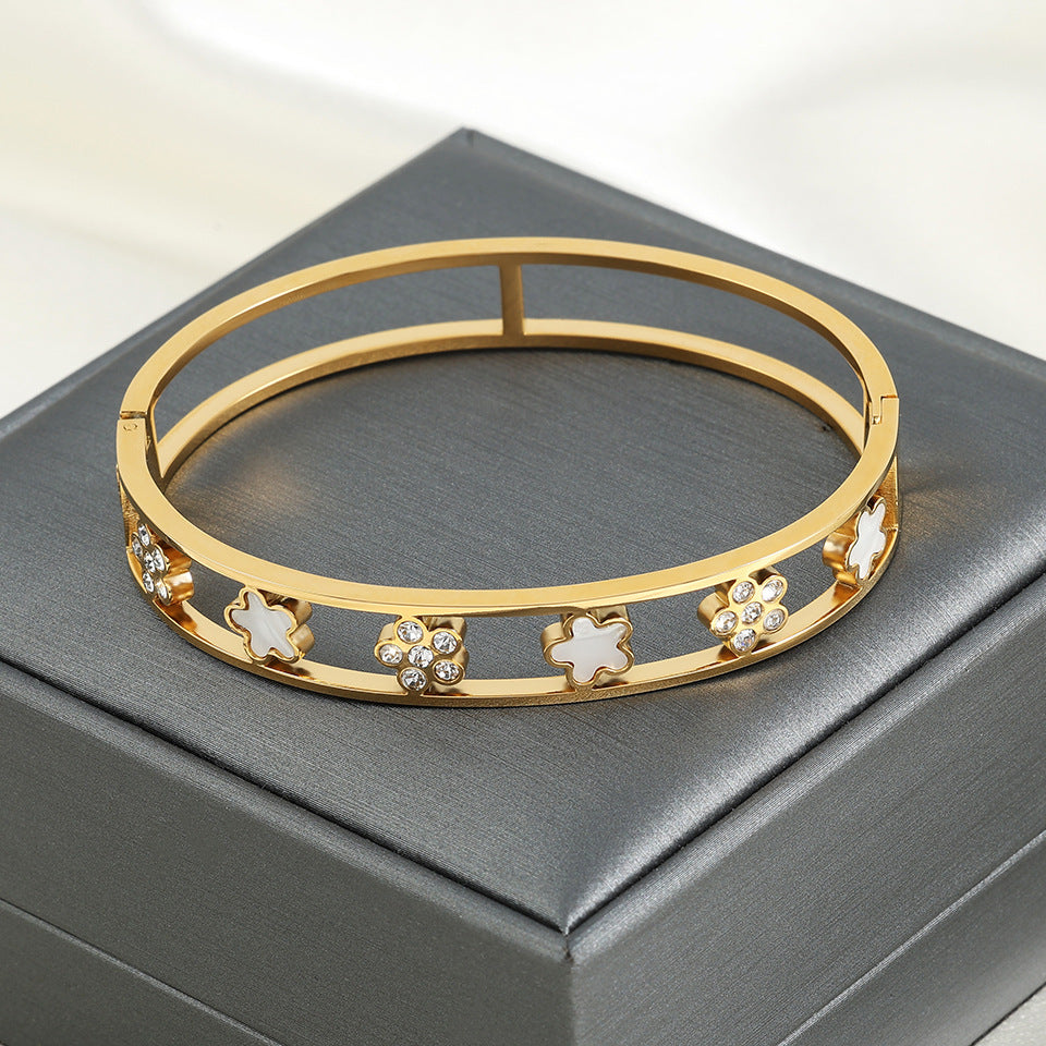 Fashion Multi-Diamond Five-leaf Flower Bracelet Female Niche 60772567 8c06 41fe 8c16 5c6711806416