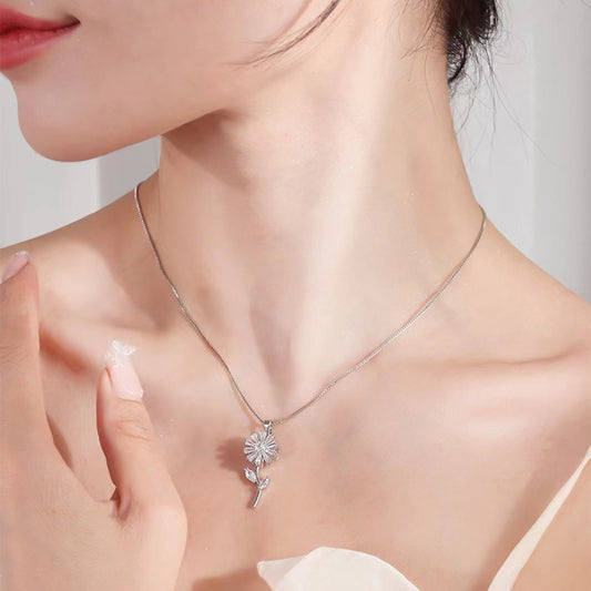 Rotating Little Necklace Female Niche 60ca1932 ced7 4c22 b603 2a13554a226e