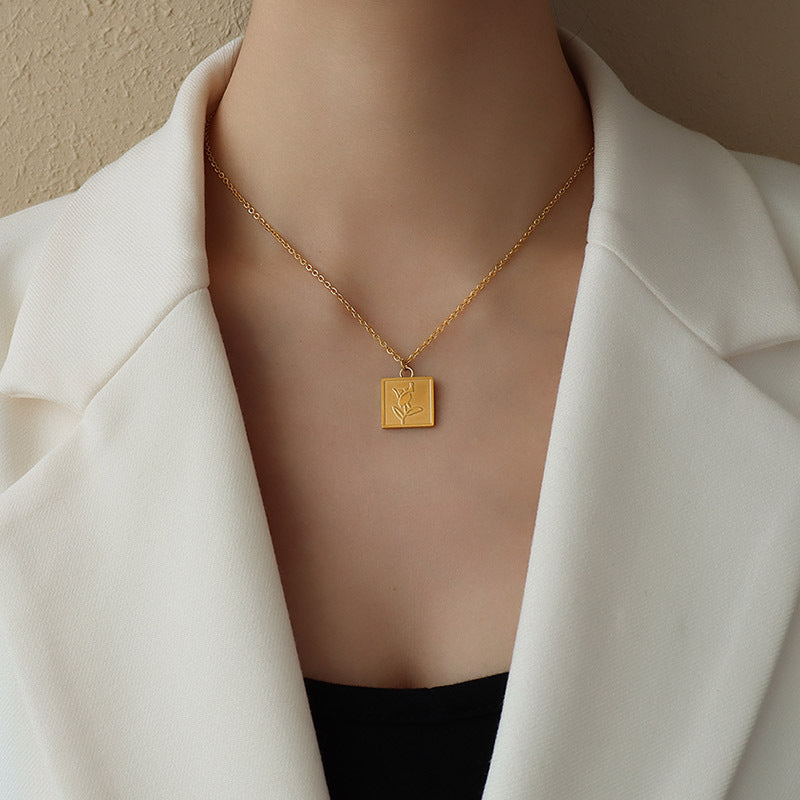 European And American Ins Wind Rose Flower Pendant Square Necklace 672c5834 3f0d 4d7a 8339 c8db62b1fdb5
