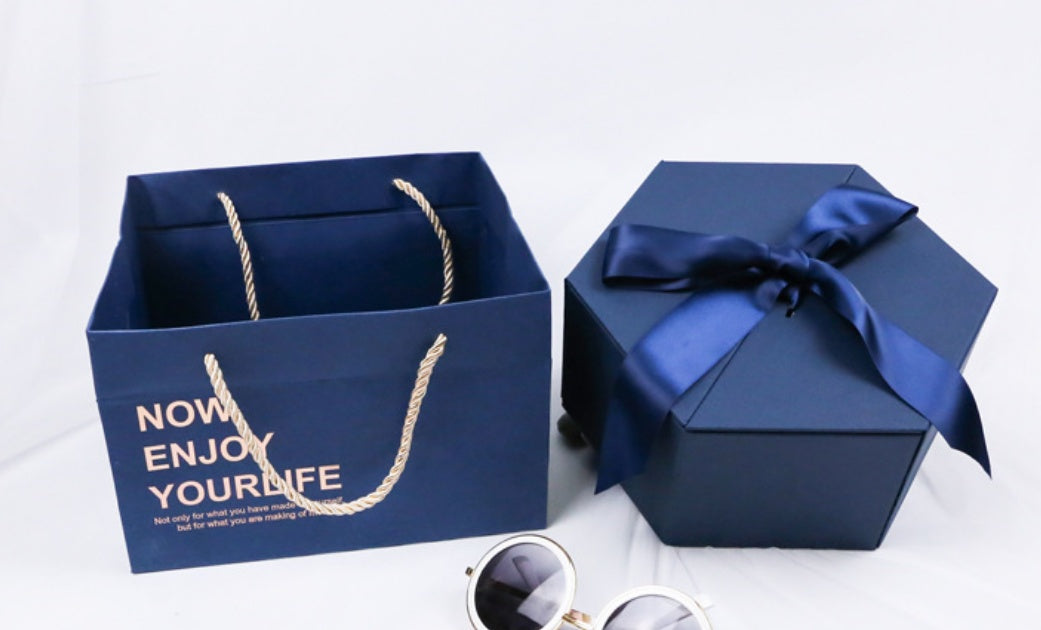 Gift box 6758317365764