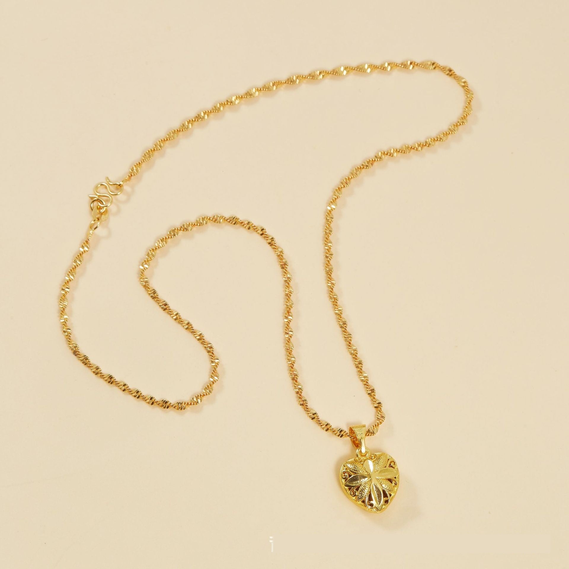 Heart-shaped Necklace Ethnic Style Hollow Chicken Hearts Gold Plated 6b610683 0d97 4a39 b846 e178bdb24594 fine