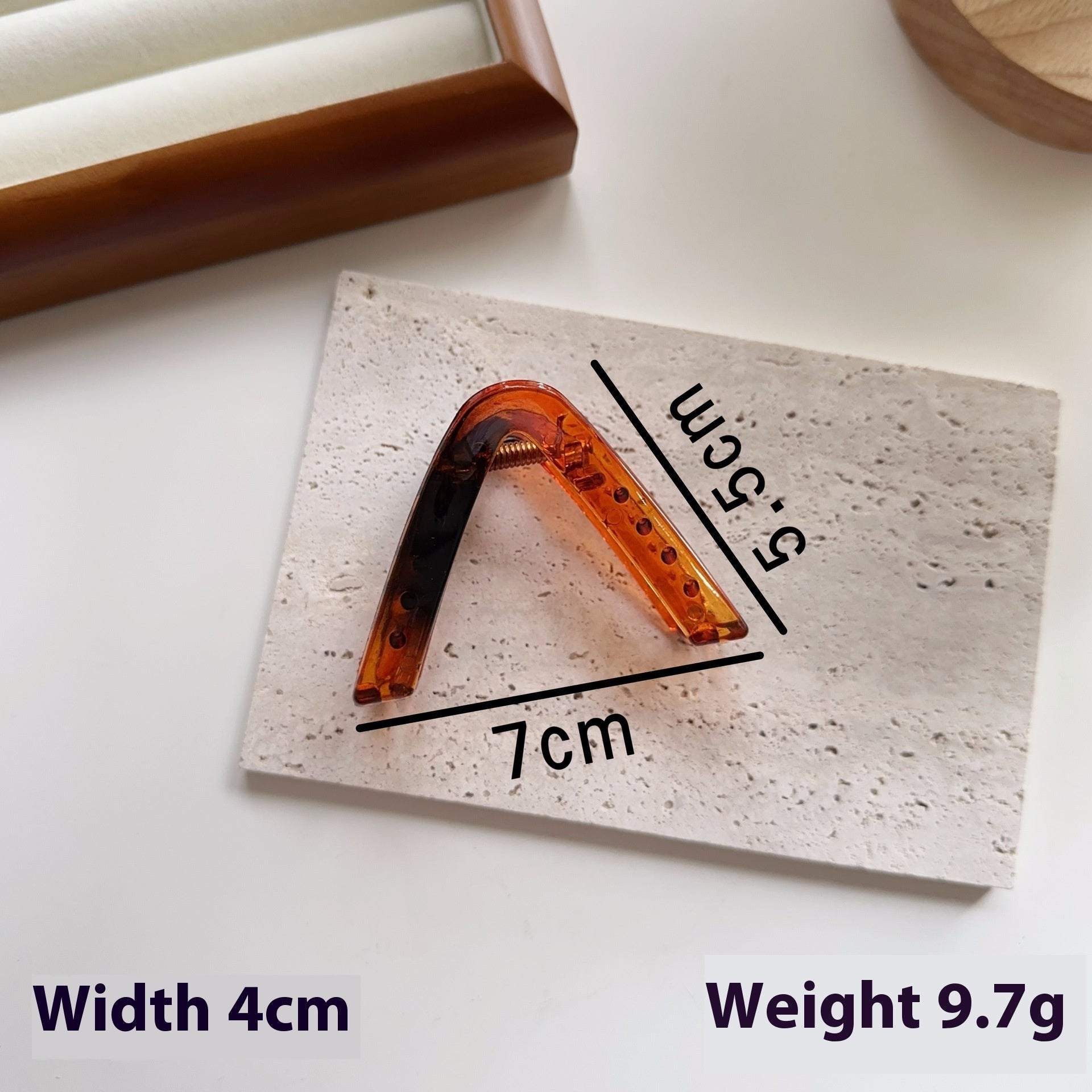 Triangle Plastic Hair Jaw Clip Women's Large Shark Clip Back Head 6e0f95bf b723 4684 82bb 15e9979d8676 trans