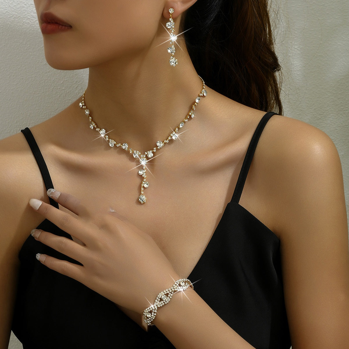 Fashion Crystal Necklace Ear Stud Bracelet Jewelry Accessories