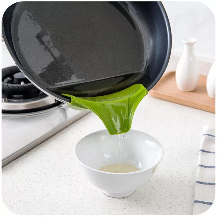 Spill And Leak Proof Pot With Circular Edge Deflector 6f85577b a4ba 4a09 8c55 1669007a6b3d