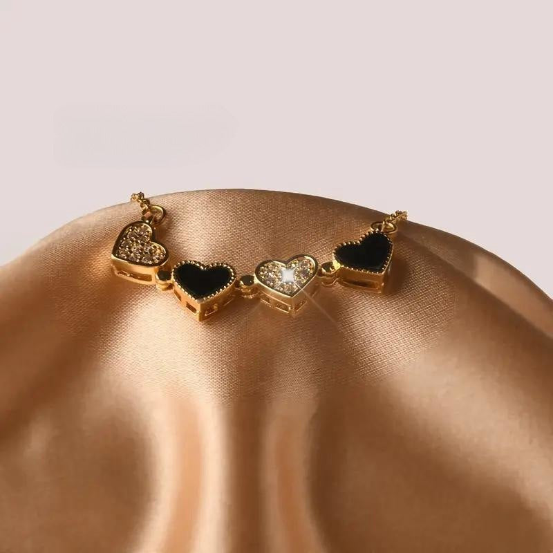 Four-Leaf Clover Pendant Necklace Temperament Entry Lux Niche Design 706d3b72 cd43 4d44 b8ba 8f6bd45d153c