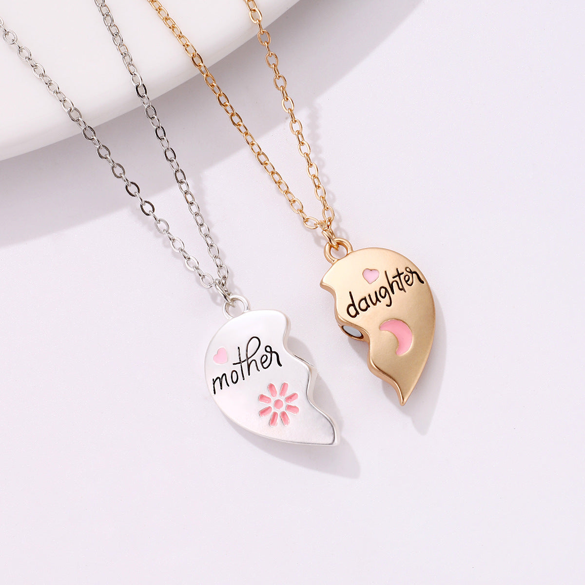 2PCS Set Jewelry Mother Daughter Necklace Matching Heart Magnetic Pendant Fashion Gifts For Mother's Day - HD Wireless Product #3