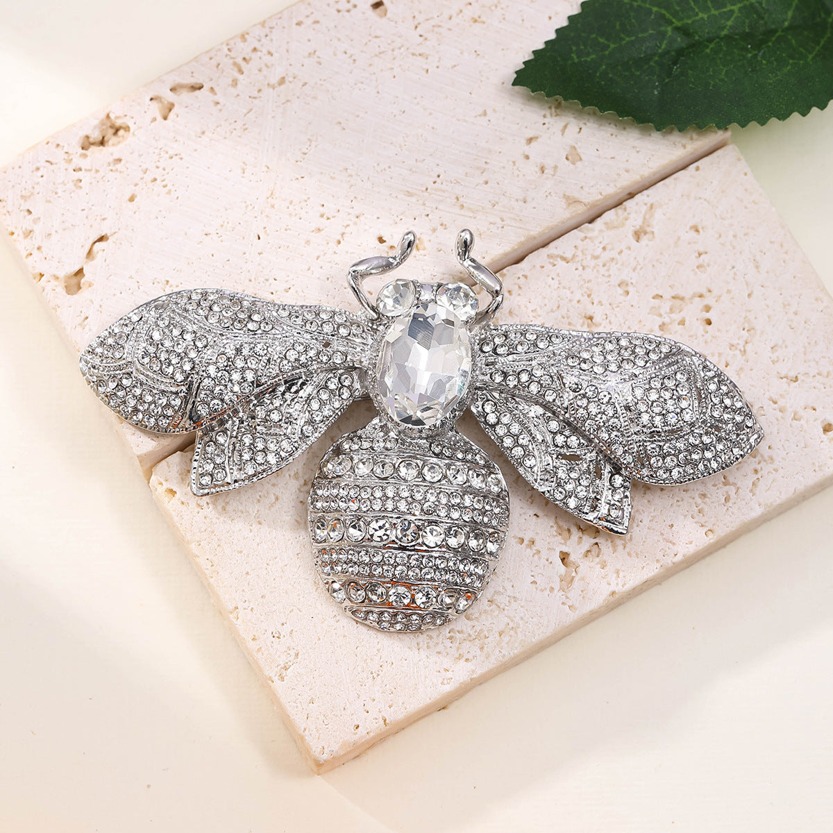 Antique Style Fully-jeweled Crystal Bee Brooch Men And Women Dopamine Retro 71173518 3ef6 4e9c bd14 101592841012