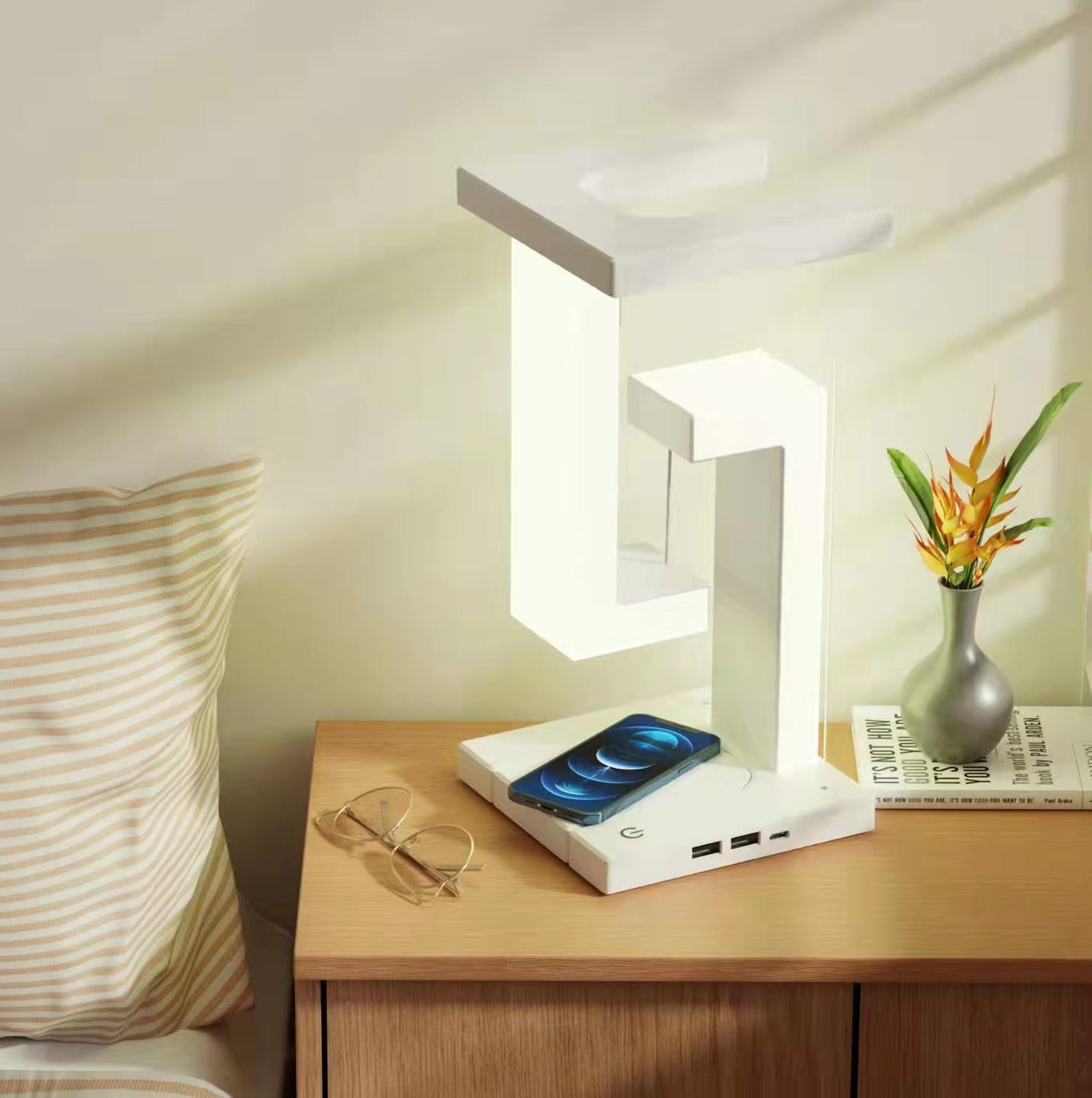 Creative Smartphone Wireless Charging Suspension Table Lamp Balance Lamp Floating For Home Bedroom 72e9f013 8928 45bd 846d 15