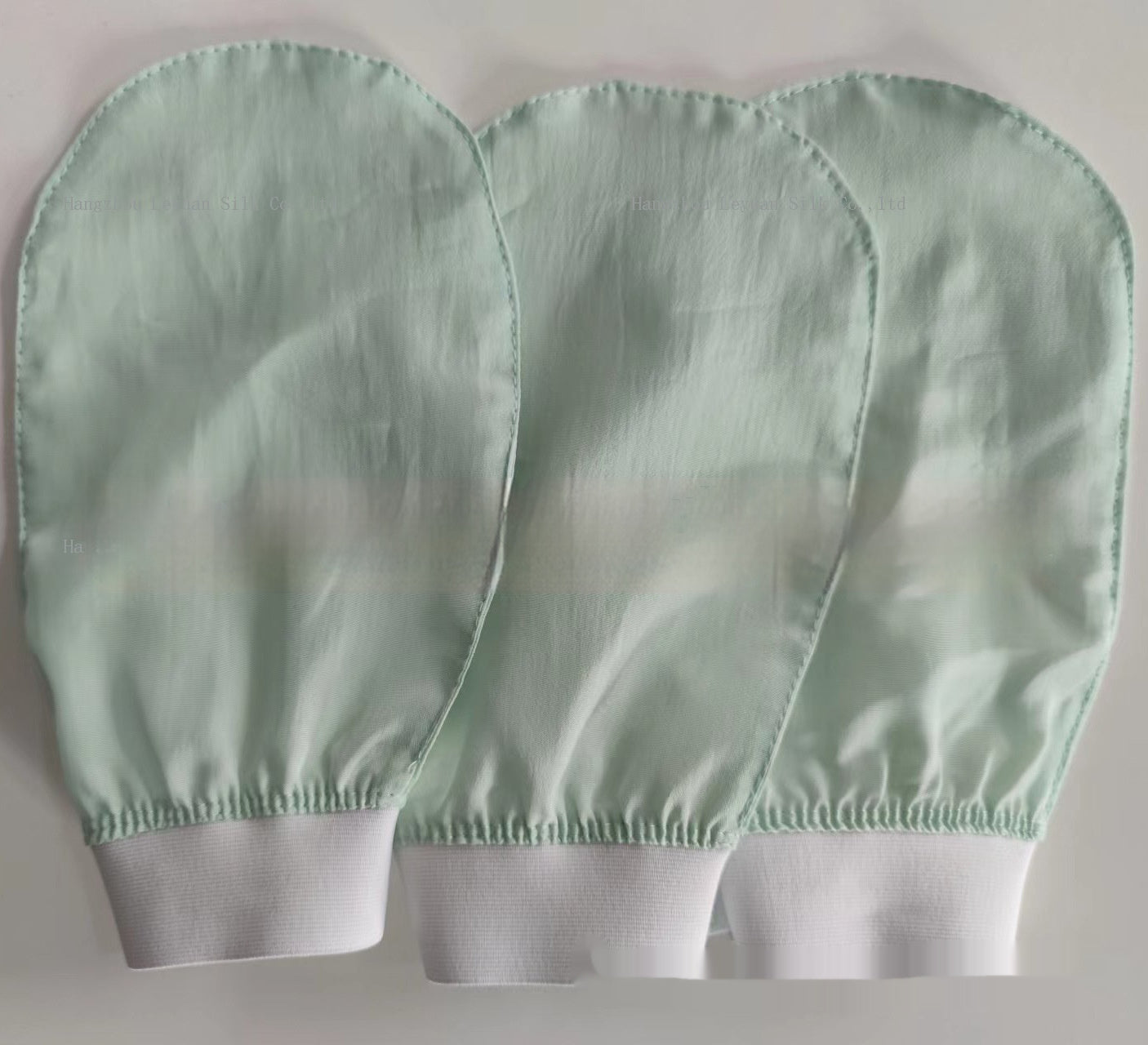 Bath Bath Silk Bathing And Face Washing Gloves 77294de9 201f 4d42 ab25 110a51cdfdea