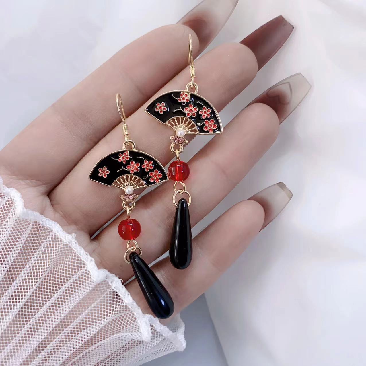 Chinese Style Retro Plum Blossom Scallop Earrings Women's New Chinese Style 7736c43f e529 4318 83cf e56915416cf6