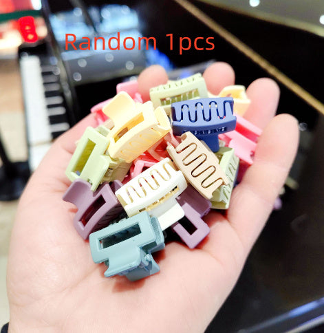 Japan And South Korea Simple Large Square Hollow Grab Clip 797f8e42 3e68 4f9e b13d da95b48c06b2