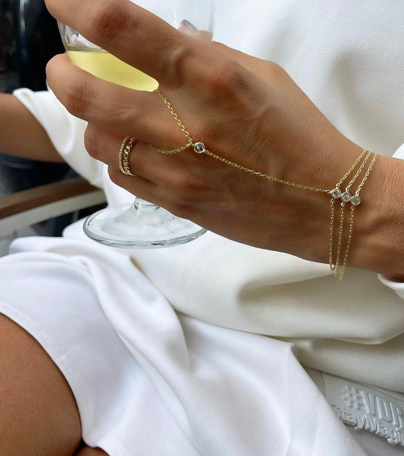 Round Zircon Finger Chain With Three Layers 7e450a3e d191 4bca 84f7 ce81ba0b0336