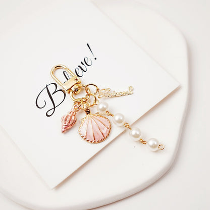 Lovely Pearl Shell Conch Key Chain Pendant 806f2f94 e7ec 4077 a57b 0c8ef7524061
