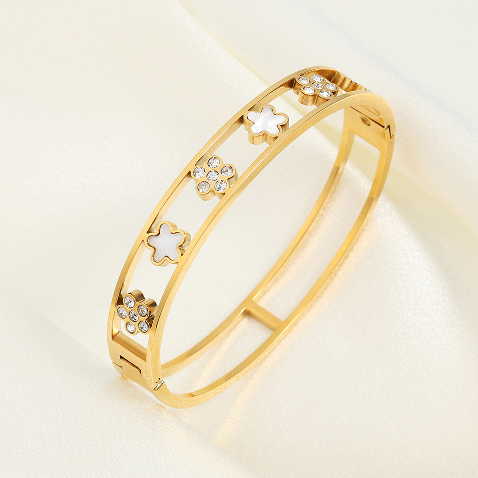 Fashion Multi-Diamond Five-leaf Flower Bracelet Female Niche 8203aeae 63cf 4411 b5ff 107af319f051