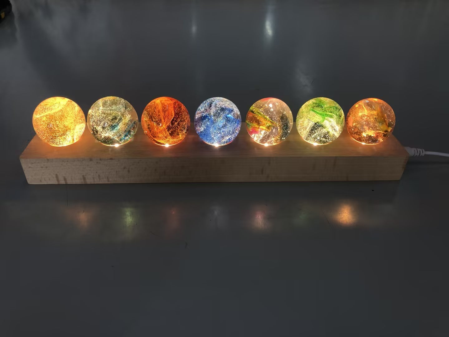 Creative Colored Glaze Luminous Crystal Ball 847901a9 e065 4bd8 a8a1 6e2320d57519