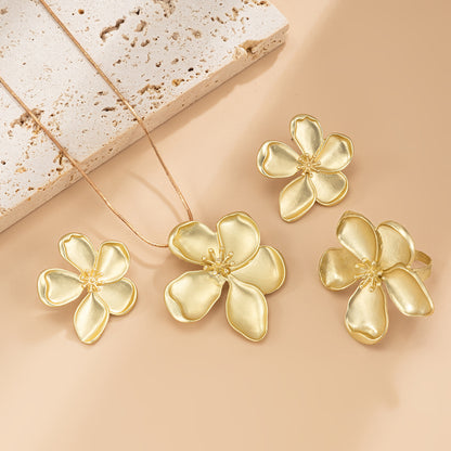 Curling Five-leaf Stamen Snake Chain Suit 86838e46 032b 4008 862f e464fbe02fc3