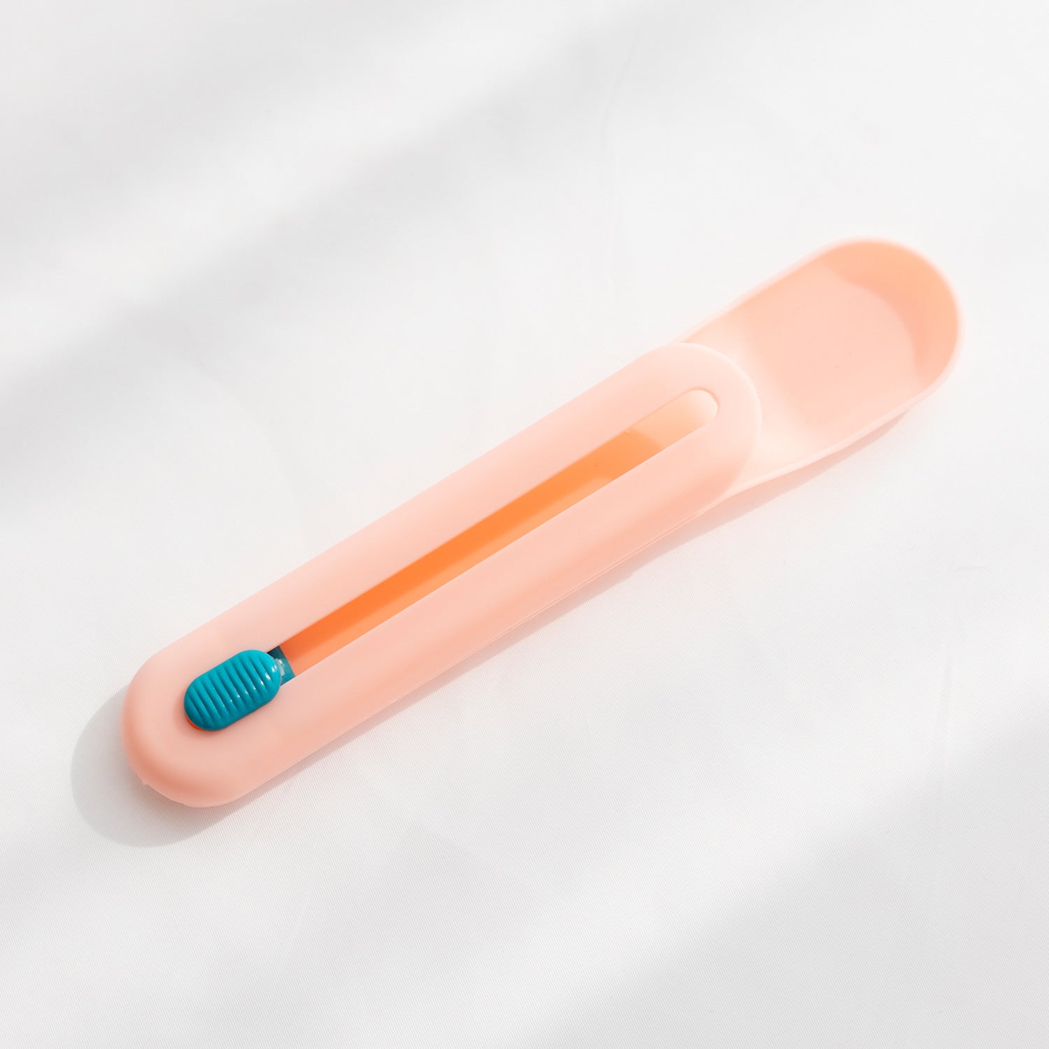 The Hot Cat Strip Spoon Feeder Squeezes Snack Pet Feeding Tools 88f10e79 284e 4413 b735 0f3f7a6e3ba0