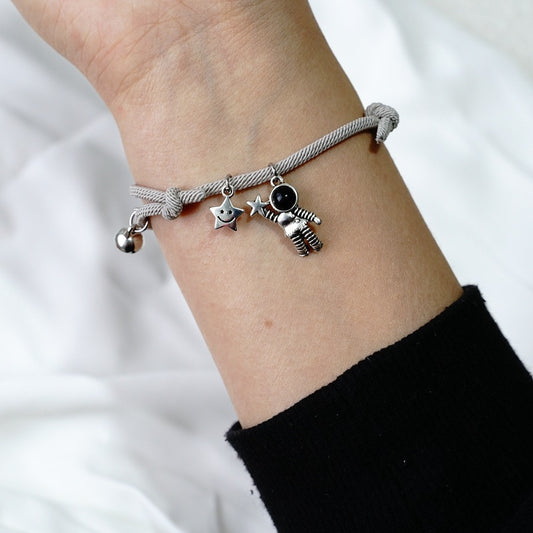 Simple Dream Star Picking Astronaut Bracelet 8943d27c 1201 477a 9e7d 0894c3148e94
