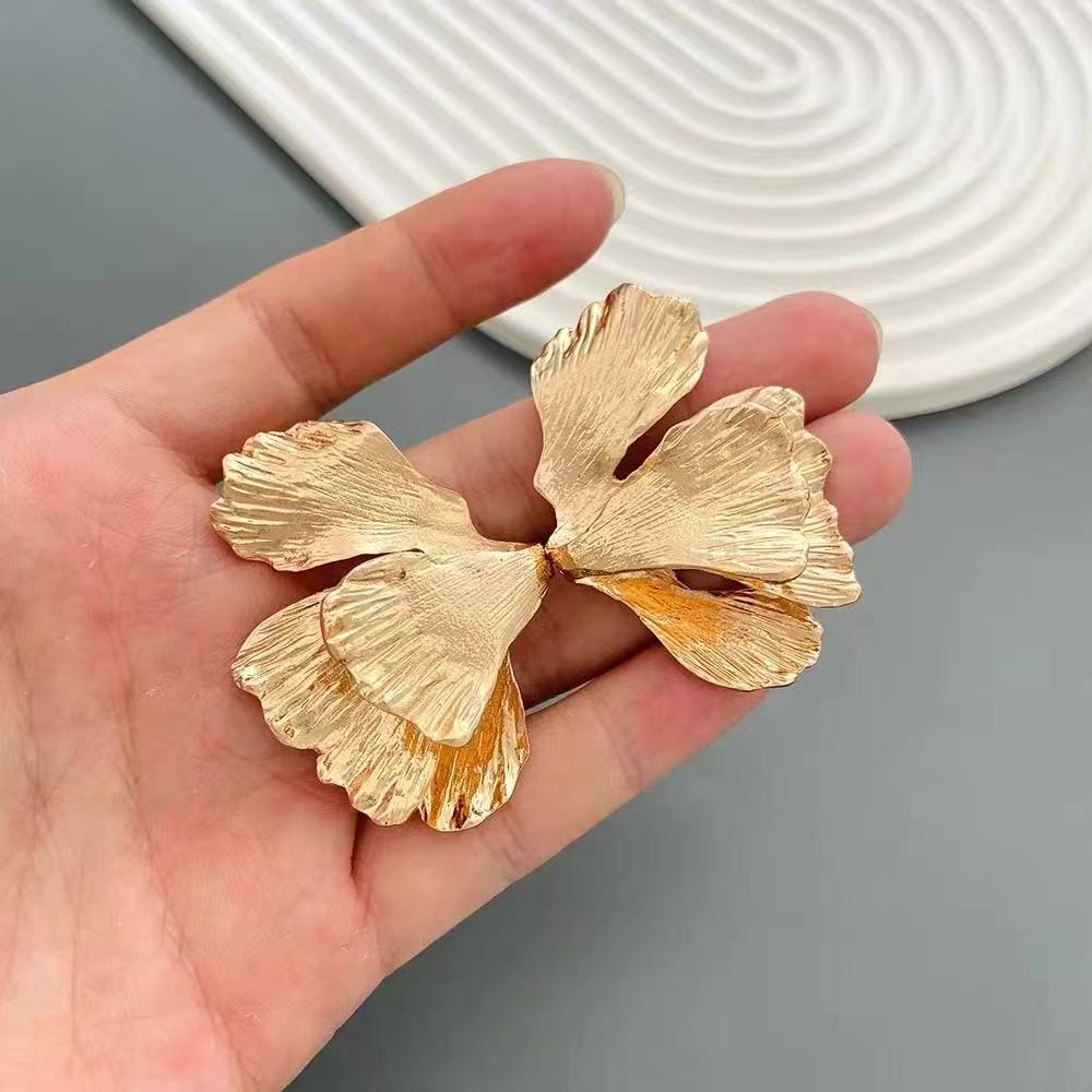 Fashion Personality New Metal Flower Earrings For Women
