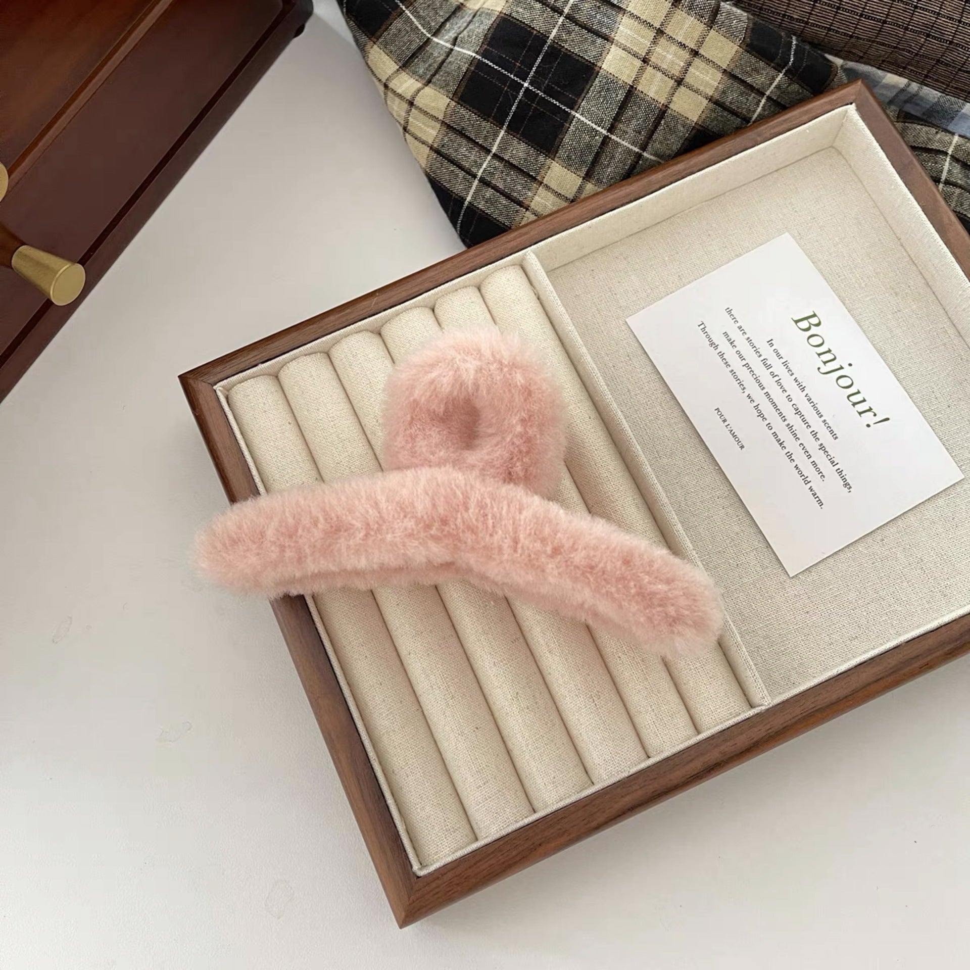 Large Plush Gripper With Elegant Temperament 8ad47c95 a3fe 403f b529 e8968e4915a6