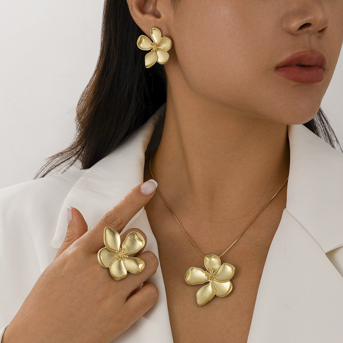 Curling Five-leaf Stamen Snake Chain Suit 93b843cf a0fe 43a0 a240 5e34625bdd53