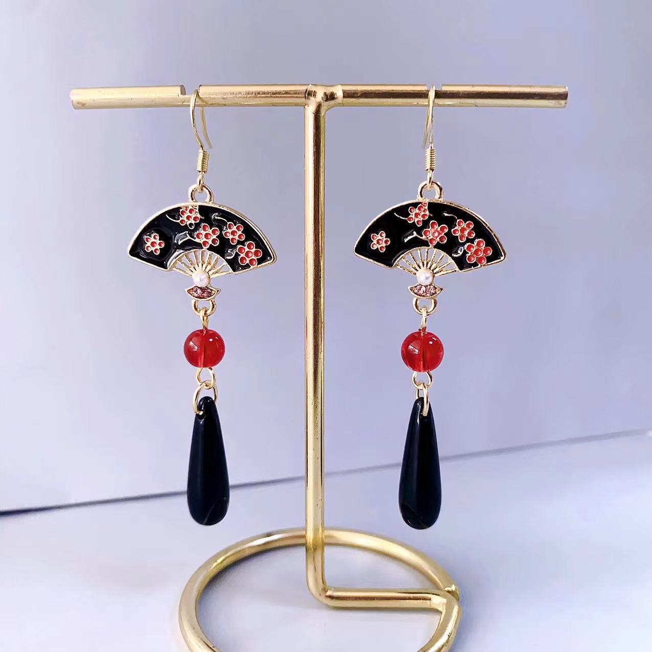 Chinese Style Retro Plum Blossom Scallop Earrings Women's New Chinese Style 9705a7a1 fb11 4f48 abd7 53b8713747c9