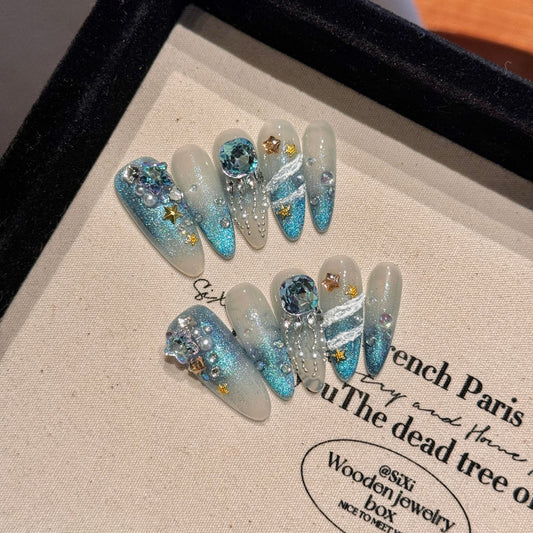 Angel Feather Haze Blue Gray Cat Eye Fairy Shiny Manicure 977bbac8 a3af 4310 aafb 9a49e5a4fb33