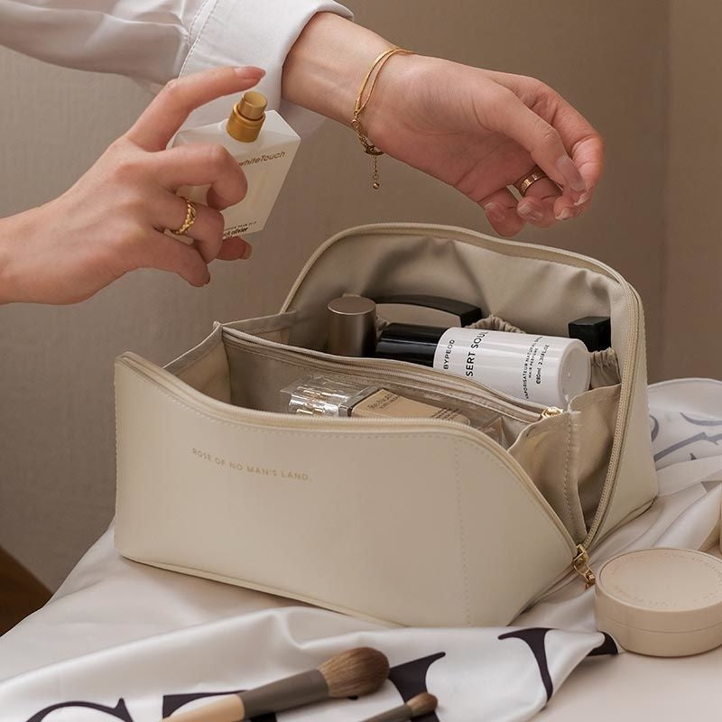 Large Capacity Travel Makeup Storage Bag 989ffd51 0ebf 41a6 a22c 0944df33fd10 trans