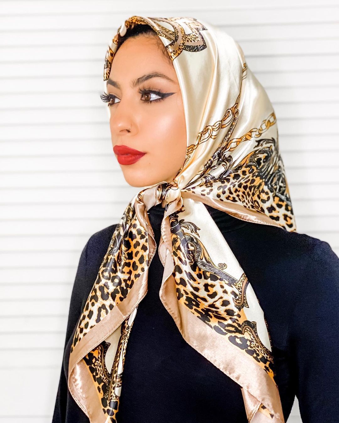 Chain Printed Scarf Women's Casual Scarf 90 90cm Satin Large Kerchief 9d22cffb d998 4817 bb4d f11d865c6504