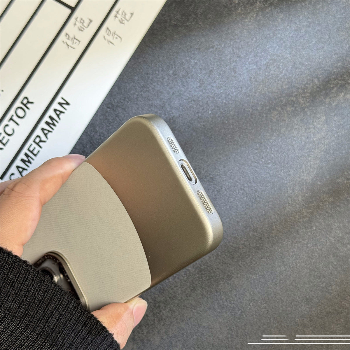 Flannel Fabric Color Matching Suitable For 15Promax Phone Case Electroplating Hard Shell 9d6be073 67e0 4dd4 b24e ef4cbbc607a3