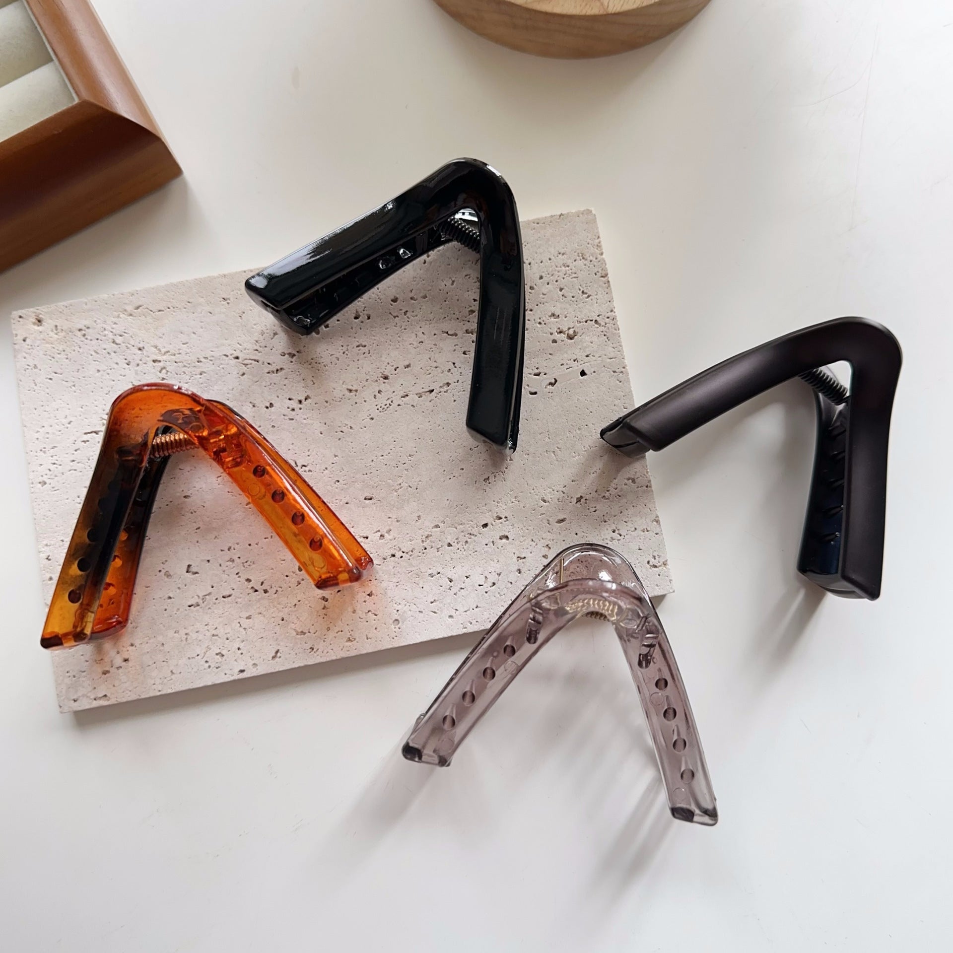 Triangle Plastic Hair Jaw Clip Women's Large Shark Clip Back Head 9f668998 a027 4d6b bbb5 866f1ef5e9f3