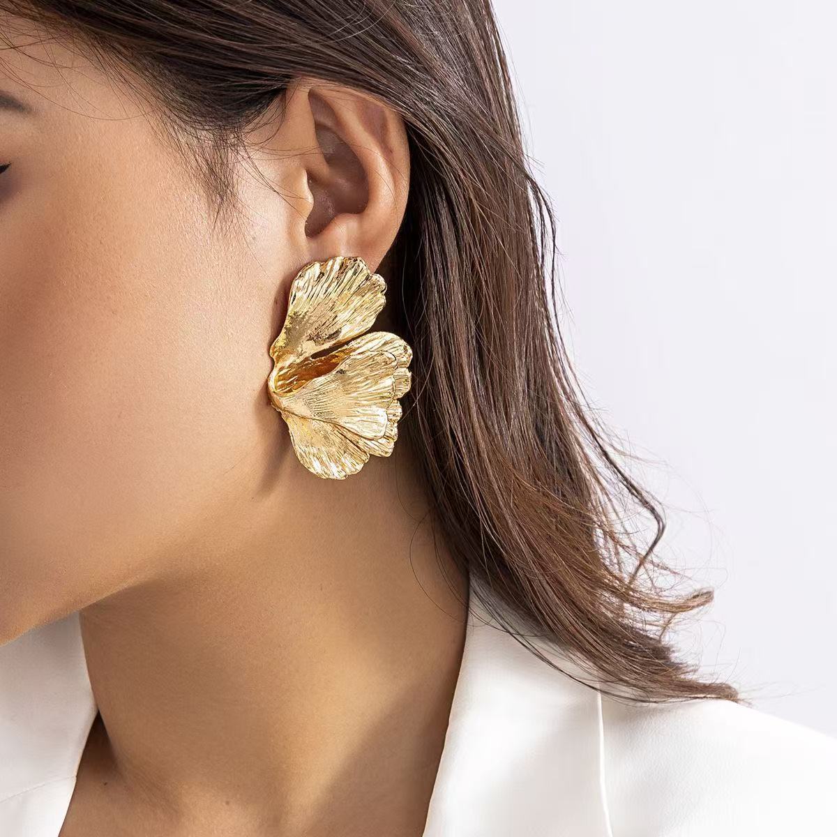 Fashion Personality New Metal Flower Earrings For Women O1CN0118fPDy1biarqB05qb  2216858653499 0 cib
