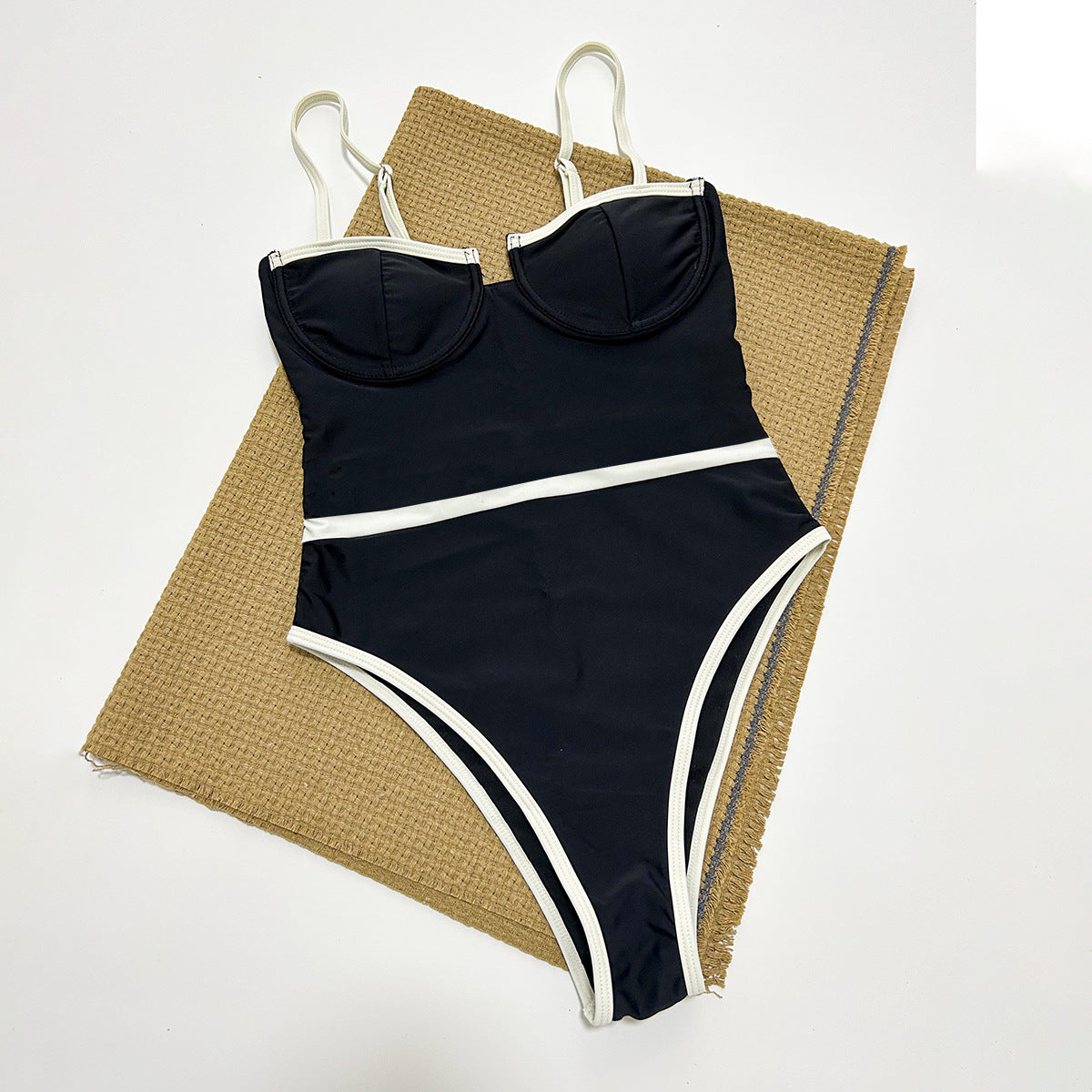 Fashion Personality Female Bikini New Swimwear O1CN01AHOfg01ykBLWX4r4X  2217704606616 0 cib